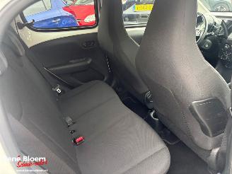 Peugeot 108 1.0 E-VTI Style 72pk 5drs picture 11