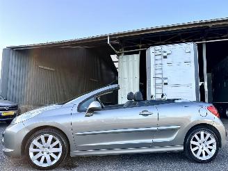Auto incidentate Peugeot 207 CC 1.6 VTi 120pk automaat Roland Garros - nap - clima - cruise - pdc - bi color leer - 4x nieuwe banden 2009/1