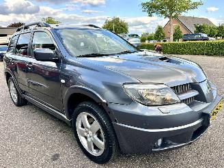 Mitsubishi Outlander gereserveerd 2.0 Turbo 201pk 4WD - uniek - 2x schuifdak - airco - leer + alcantara + stoelverw - privacy glass - rijdbaar picture 3