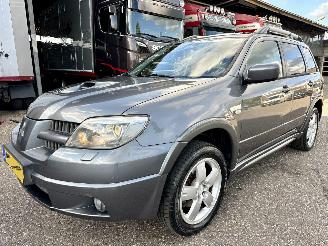 Mitsubishi Outlander gereserveerd 2.0 Turbo 201pk 4WD - uniek - 2x schuifdak - airco - leer + alcantara + stoelverw - privacy glass - rijdbaar picture 2