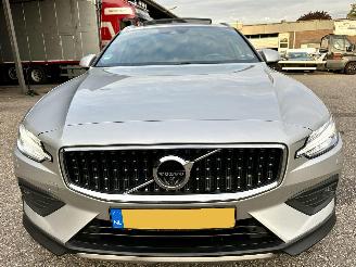 Volvo V-60 Gereserveerd Cross country 2.0 D4 190pk aut AWD Intro Ed - pano - bowers&wilkins - 360cam - stoelkoeling - stoelverw v+a - head up picture 3