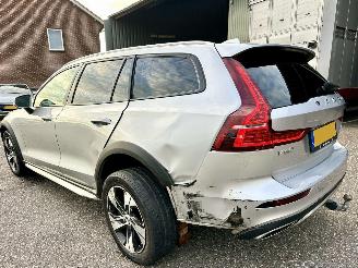 Volvo V-60 Gereserveerd Cross country 2.0 D4 190pk aut AWD Intro Ed - pano - bowers&wilkins - 360cam - stoelkoeling - stoelverw v+a - head up picture 7