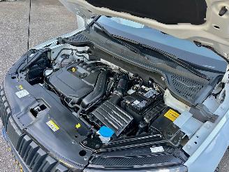 Skoda Karoq 1.5 TSI ACT 150pk 7-Traps aut + F1 Sportline Bus - navi - camera - keyless - virtual - stuurverw - sfeerverl - kuipstoelen picture 9