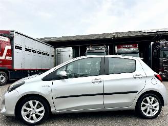 Unfallwagen Toyota Yaris 1.5 Hybrid 89pk automaat 5drs - nap - camera - clima - cruise - keyless entry + start - 2e eig - licht + regens 2015/7