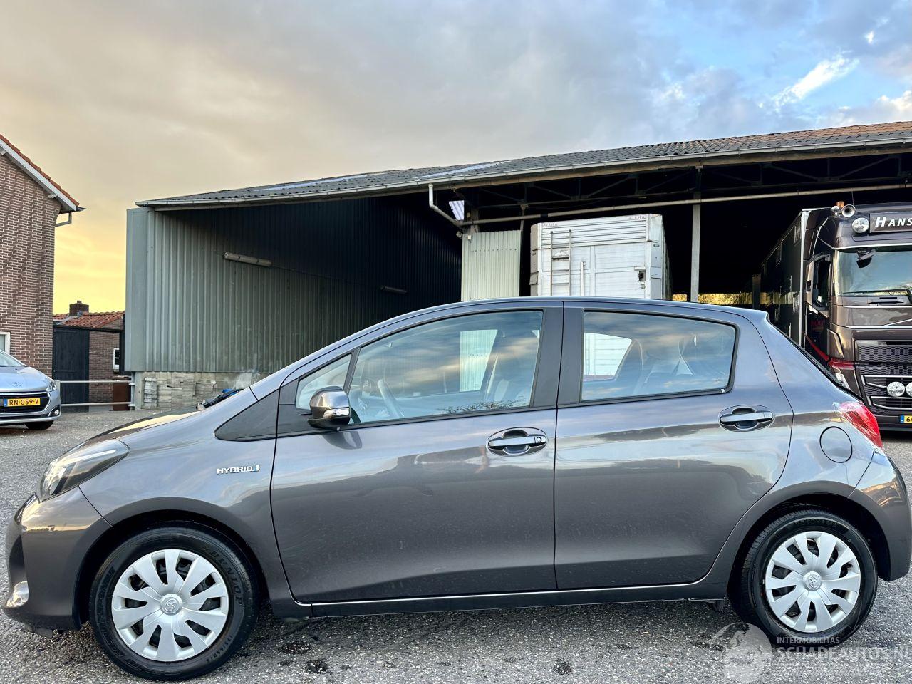 Toyota Yaris Gereserveerd 1.5 Hybrid 89pk automaat Aspiration 5drs - 52dkm nap - navi - camera - clima - cruise - facelift - rijdbaar