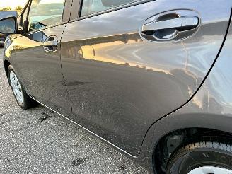 Toyota Yaris Gereserveerd 1.5 Hybrid 89pk automaat Aspiration 5drs - 52dkm nap - navi - camera - clima - cruise - facelift - rijdbaar picture 81