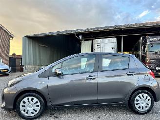Coche accidentado Toyota Yaris 1.5 Hybrid 89pk automaat Aspiration 5drs - 52dkm nap - navi - camera - clima - cruise - facelift - rijdbaar 2016/3