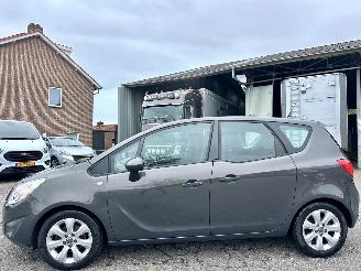 krockskadad bil auto Opel Meriva 1.4 Turbo 120pk Berlin - nap - clima - cruise - navi - pdc v+a - trekh - licht + regens + dimmend binnenspiegel 2013/6