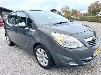 Opel Meriva 1.4 Turbo 120pk Berlin - nap - clima - cruise - navi - pdc v+a - trekh - licht + regens + dimmend binnenspiegel picture 4