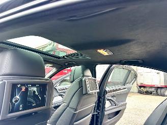 BMW 5-serie 550i 4.4 V8 TwinTurbo 408pk 8-traps aut M-Sport - nap - b&o - schuifdak - massage - softclose - tv schermen - 360cam picture 29