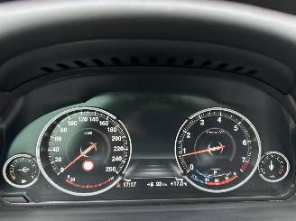 BMW 5-serie 550i 4.4 V8 TwinTurbo 408pk 8-traps aut M-Sport - nap - b&o - schuifdak - massage - softclose - tv schermen - 360cam picture 11
