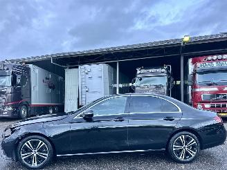 skadebil auto Mercedes E-klasse 220D 194pk 9-traps aut + f1 Excl Line - widescreen - front + line + side assist - cam - navi - sfeerverl 2021/6