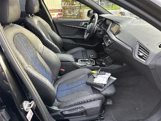 BMW 1-serie 118D 2.0 150pk 8-traps aut + f1 M-Sport - pano - front + line + side + park assist - sfeerverl - keyless - virtual picture 59