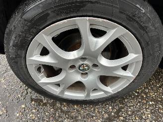 Alfa Romeo MiTo 1.4i 79pk 6-bak Distinctive - airco - elektr ramen + spiegels - lmv - radio - boekjes + sleutels compl picture 60