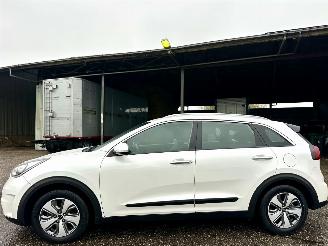 Vaurioauto  passenger cars Kia Niro 1.6 GDi Hybrid ExecutiveLine - 77dkm nap - navi - camera - trekh - pdc - half leer - line assist 2019/1