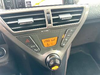 Toyota iQ 1.0 VVTi 68pk automaat Aspiration - 44dkm nap - navi - clima - keyless entry + start - lmv - pdc picture 17