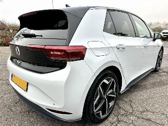 Volkswagen ID.3 gereserveerd 58kWh 204pk aut First Plus - nap - navi - cam - keyless - 19 inch - stuurverw - front + line assist - sfeerverl picture 5