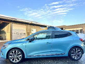 krockskadad bil auto Renault Clio 1.6 E-Tech Hybrid 140 Intens 2021/1