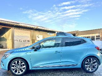 Schadeauto Renault Clio 1.6 E-Tech Hybrid 140 Intens 2021/1