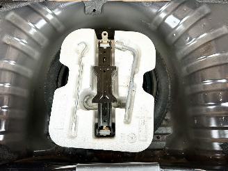 Nissan Micra gereserveerd 1.2i 80pk Connect Edition 5drs - navi - clima - cruise - pdc v+a - licht + regensensor - gebruikerssporen picture 52