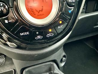 Nissan Micra gereserveerd 1.2i 80pk Connect Edition 5drs - navi - clima - cruise - pdc v+a - licht + regensensor - gebruikerssporen picture 16