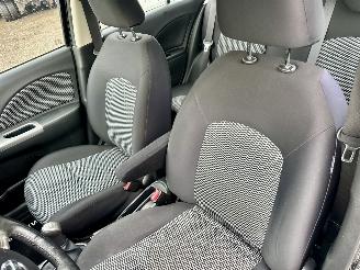 Nissan Micra gereserveerd 1.2i 80pk Connect Edition 5drs - navi - clima - cruise - pdc v+a - licht + regensensor - gebruikerssporen picture 31