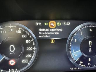 Volvo V-60 2.0 B4 R-Design picture 23