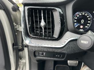 Volvo V-60 2.0 B4 Hybrid 8-traps aut R-Design - nap - virtual - leer - stuur + stoelverw - trekh - front + line + side assist picture 42