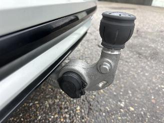 Volvo V-60 2.0 B4 R-Design picture 12