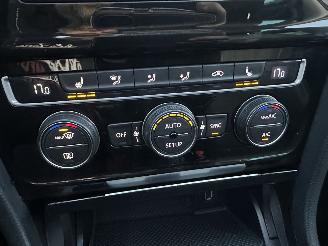 Volkswagen Golf 1.2 TSI 105pk 6-bak Highl 5drs - pano - nap - xenon - massage - navi - stoelverw - half leer - bearlock picture 17