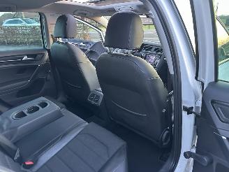 Volkswagen Golf 1.2 TSI 105pk 6-bak Highl 5drs - pano - nap - xenon - massage - navi - stoelverw - half leer - bearlock picture 43