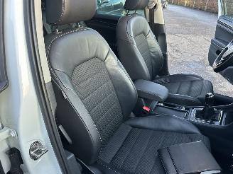 Volkswagen Golf 1.2 TSI 105pk 6-bak Highl 5drs - pano - nap - xenon - massage - navi - stoelverw - half leer - bearlock picture 25