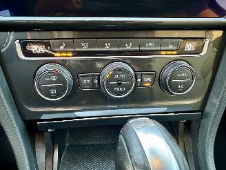 Volkswagen Golf 1.5 TSI 131pk 7-Traps aut + f1 comf bns 5drs - carplay - front assist - acc - pdc v+a - inkl trekh - privacy glass picture 17