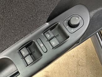 Volkswagen Passat 2.0 FSI 150pk 6-Traps automaat Comf Bus - nap - clima - cruise - navi - pdc v+a - licht + regensensor picture 25