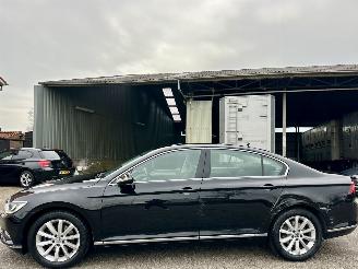 Damaged car Volkswagen Passat 1.4 TSI 150pk aut + f1 Highline sedan 2017/1