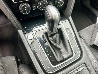 Volkswagen Passat 1.4 TSI 150pk 7-traps aut + f1 Highline sedan - navi - camera - front + line assist - stuurverw - stoelverw picture 19