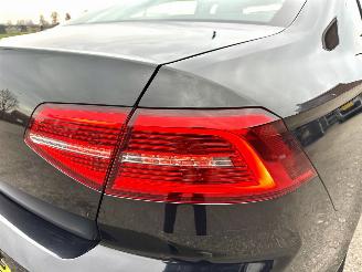 Volkswagen Passat 1.4 TSI 150pk 7-traps aut + f1 Highline sedan - navi - camera - front + line assist - stuurverw - stoelverw picture 85