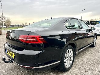Volkswagen Passat 1.4 TSI 150pk 7-traps aut + f1 Highline sedan - navi - camera - front + line assist - stuurverw - stoelverw picture 5
