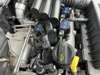 Volkswagen Passat 1.4 TSI 150pk 7-traps aut + f1 Highline sedan - navi - camera - front + line assist - stuurverw - stoelverw picture 65