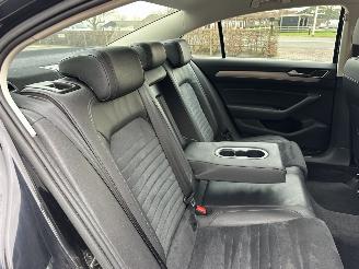Volkswagen Passat 1.4 TSI 150pk 7-traps aut + f1 Highline sedan - navi - camera - front + line assist - stuurverw - stoelverw picture 55