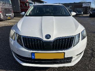 Skoda Octavia 1.5 TSI 150pk 7-Traps aut Greentech Style - nap - navi - carplay - keyless entry - pdc v+a + park assist picture 3