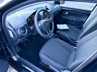 Volkswagen Up! 1.0i 65pk BMT 5drs - nap - clima - camera - cruise - pdc - licht + regensensor - line assist picture 22