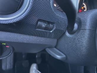 Volkswagen Up! 1.0i 65pk BMT 5drs - nap - clima - camera - cruise - pdc - licht + regensensor - line assist picture 28