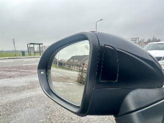 Volkswagen Passat gereserveerd 2.0 Bi-TDI 4Motion 239pk aut R-Line - pano - 360cam - massage - leer - virtual - keyless - front + line + side assist picture 98