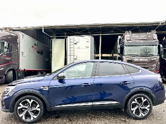 damaged passenger cars Renault Arkana 1.6 E-Tech full hybrid 145 techno 2024/1