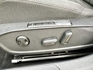 Volkswagen Golf 1.5 eTSI 162pk aut + f1 Style - nap - pano - virtual - massage - front + line + side assist - full led picture 55