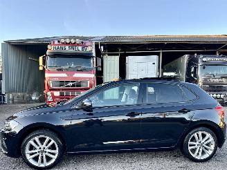 skadebil auto Volkswagen Polo 1.0 TSI 95pk Highline 5drs - 2021/4