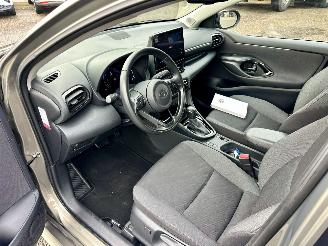 Toyota Yaris 1.5 Hybrid 115 automaat First Edition - nap - facelift - navi - camera - keyless - front + line assist - rijdbaar picture 17