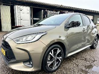 Toyota Yaris 1.5 Hybrid 115 automaat First Edition - nap - facelift - navi - camera - keyless - front + line assist - rijdbaar picture 2