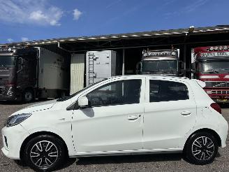 Unfallwagen Mitsubishi Space-star 1.0i 71pk Cool+ 5drs - nap - airco - elektr pakket - licht + regensensor - facelift - 4x nieuwe banden 2020/11